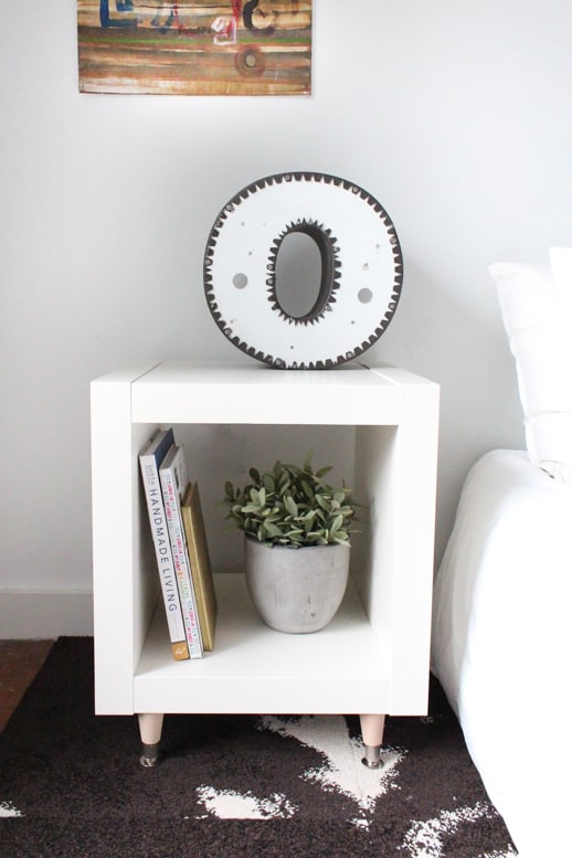 20 DIY Budget Bedside Table Ideas - The Kindest Way