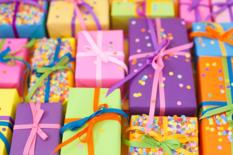20 DIY Wrapping Paper Ideas to Inspire