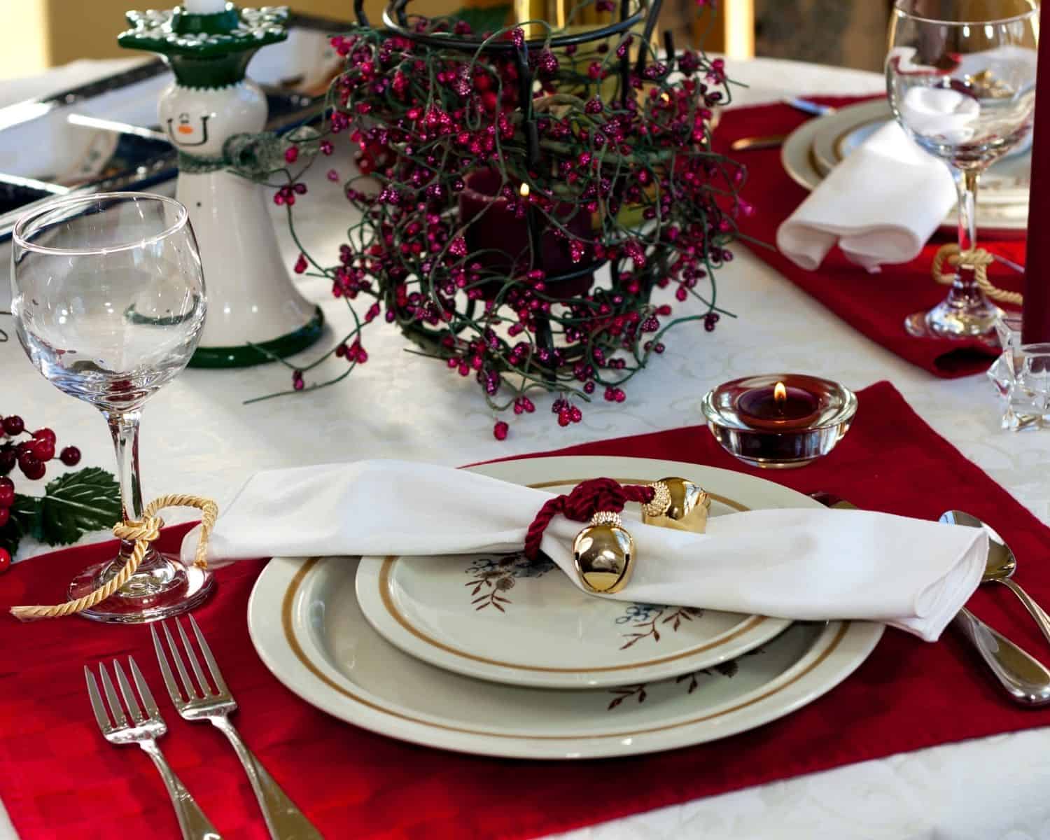 7 DIY Holiday Decorating Ideas The Kindest Way   Holiday Table Setting 